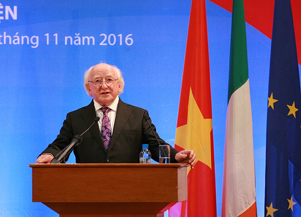 Tổng thống Ireland: Sinh viên Việt Nam hãy luyện tập tư duy phản biện - 1
Tổng thống Ireland Michael Daniel Higgins thuyết trình về chủ đề Phát triển bền vững