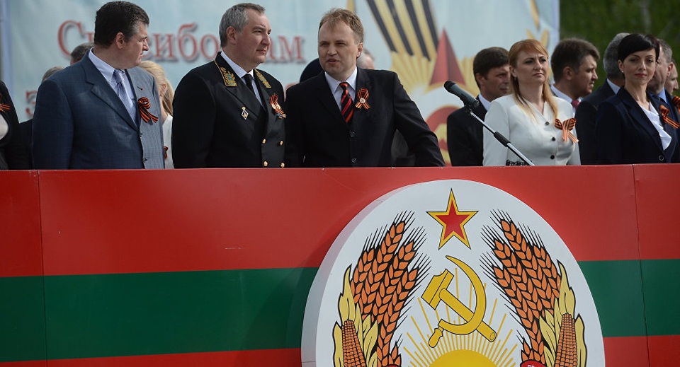 Thêm một vùng lãnh thổ tuyên bố sẵn sàng sáp nhập với Nga - 1
Tổng thống Transnistria Evgeny Shevchuk (thứ ba từ trái sang). (Ảnh: Sputnik)