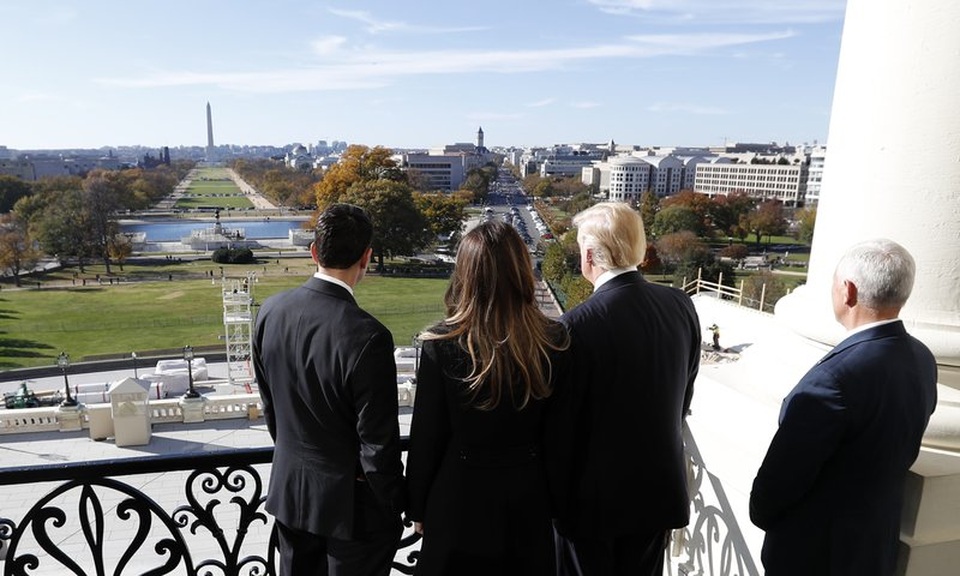 Ông Donald Trump sẽ làm gì cho đến khi nhậm chức? - 4
Ban công ở tòa nhà Quốc hội, nơi ông Trump sẽ đọc diễn văn tuyên thệ nhậm chức. (Ảnh: AP)