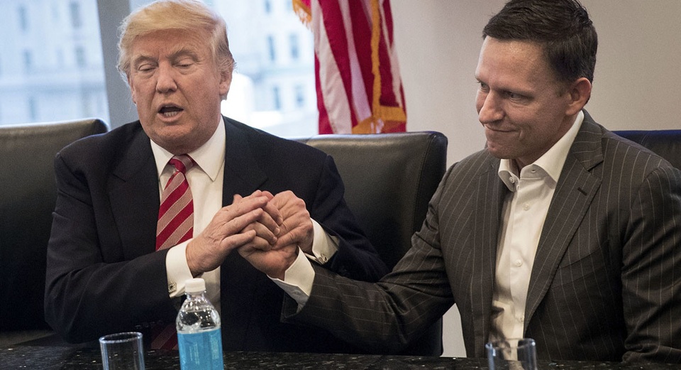 Vì sao ông Trump chọn nội các toàn người giàu? - 1
Tỷ phú thung lũng Silicon Peter Thiel đã tài trợ gần 3,3 triệu USD cho mùa bầu của này và hiện đóng một vai trò quan trọng nhóm chuyển giao của ông Trump (Ảnh: Getty)