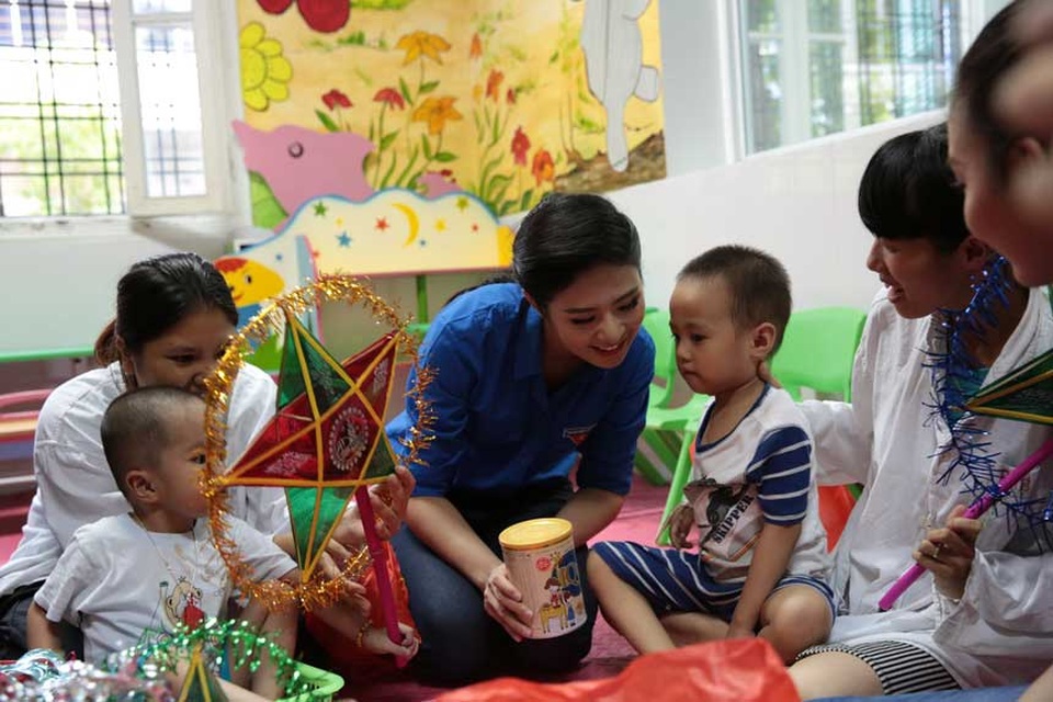 
Hoa hậu Ngọc Hân...
