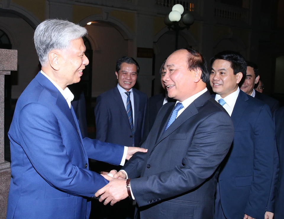 Thủ tướng dự Ngày Hội Đại đoàn kết toàn dân tại Phường Điện Biên - 1
Nhân dịp kỷ niệm 86 năm Ngày thành lập Mặt trận Tổ quốc Việt Nam (18/11/1930 - 18/11/2016), tối 17/11/2016, Thủ tướng Nguyễn Xuân Phúc đến dự và phát biểu tại Ngày hội Đại đoàn kết toàn dân tộc ở phường Điện Biên, Quận Ba Đình, Thành phố Hà Nội. Ảnh: Thống Nhất-TTXVN