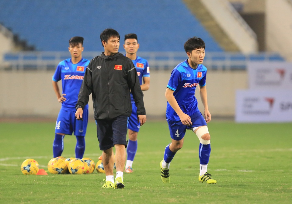 HLV Hữu Thắng: “Mong chấn thương đừng đến với đội tuyển Việt Nam" - 1
HLV Hữu Thắng tự tin trước cuộc đối đầu với Indonesia - Ảnh: Gia Hưng