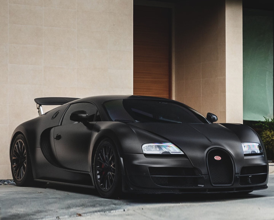 Những chiếc siêu xe đẹp ngỡ ngàng trong màu "áo" nhám - 4
Bugatti Veyron