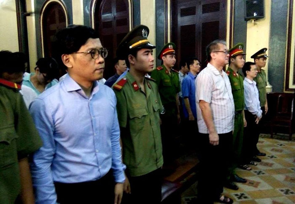 Bối cảnh phạm tội đều do Phạm Công Danh tạo ra - 9 Phạm Công Danh và các bị cáo nguyên là lãnh đạo VNCB tại tòa sáng nay.