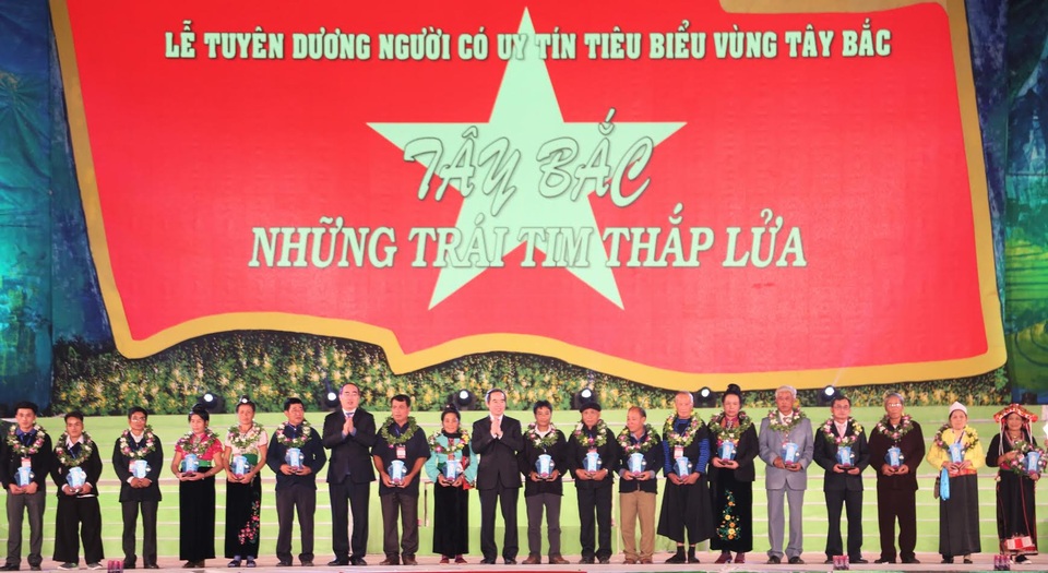 Tuyên dương người có uy tín tiêu biểu các tỉnh vùng Tây Bắc - 1
Lễ tuyên dương những người có uy tín tiêu biểu vùng Tây Bắc