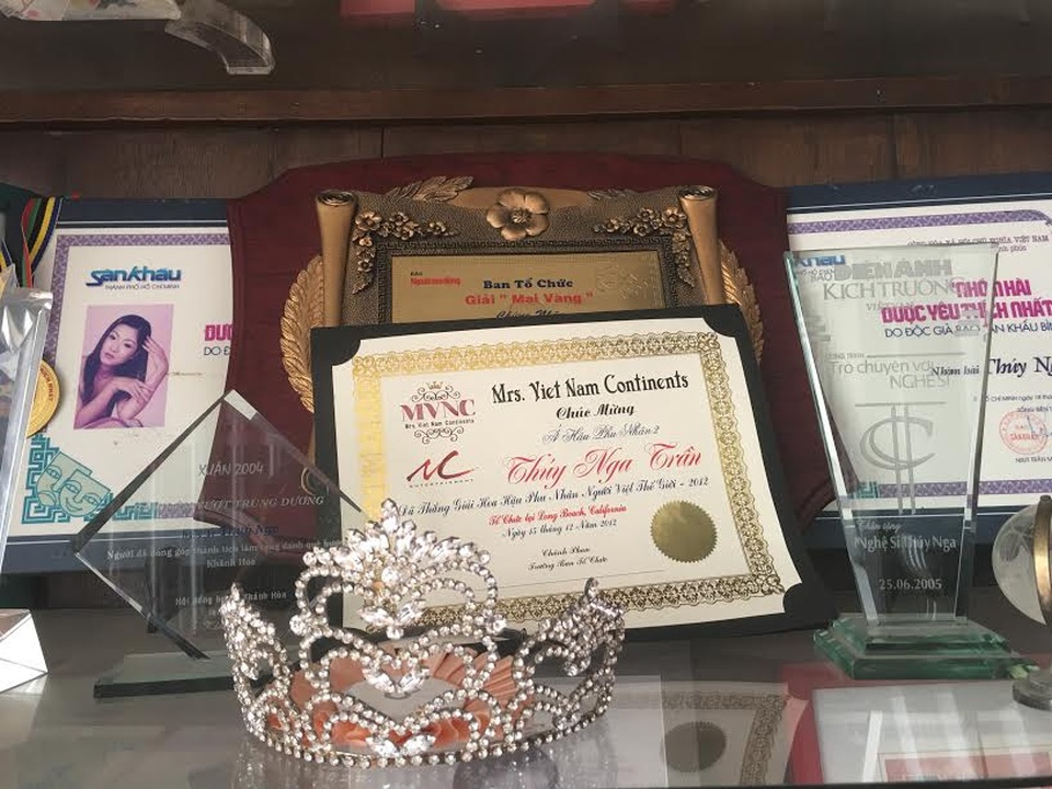 Ảnh hiếm thời thơ ấu của danh hài Thúy Nga - 6
Năm 2003 Thúy Nga giành giải Mai vàng do khán giả báo Người lao động bình chọn, cô còn từng được bình chọn là á hậu 2 và nhận giải Tài năng trong chung kết Hoa hậu phu nhân thế giới người Việt 2012