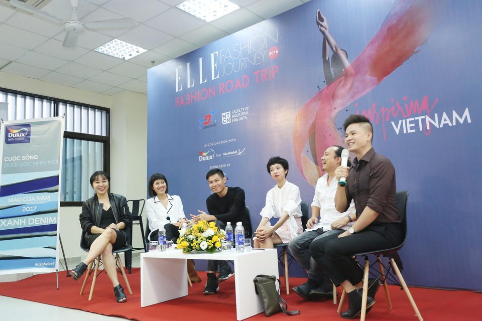 ELLE Fashion Journey nơi những đam mê nghệ thuật toả sáng - 2 (Từ trái qua: Nguyễn Phan Thuỳ Dương – Giám đốc nghệ thuật tạp chí Elle Việt Nam, Tiên Võ – Giám đốc Sáng tạo, NTK Quang Nhật, Nicky Khánh Ngọc – Biên tập viên làm đẹp tạp chí Elle, Cao Trung Hiếu – Giám đốc sáng tạo, Nguyễn Hữu Vinh – Đại diện Dulux Việt Nam). “ELLE Fashion Journey” là chuỗi chương trình được tạp chí Elle Việt Nam tổ chức hàng năm với quy mô lớn, với mong muốn là cầu nối các nhà thiết kế, nhà sáng tạo, doanh nghiệp, đồng thời cập nhật các xu hướng, trào lưu, phong cách mới trên thế giới. Không dừng ở đó, Elle Việt Nam còn lan tỏa niềm đam mê, rút ngắn những khoảng cách giữa ngành thời trang trong nước và quốc tế, với các tài năng trẻ, đầy đam mê trong lĩnh vực thời trang tại Việt Nam.