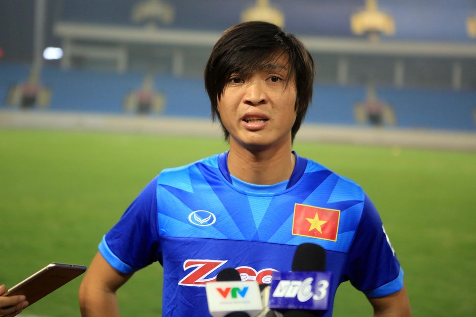 Nếu Tuấn Anh không thể góp mặt ở AFF Cup? - 1
Tuấn Anh (giữa) phát hiện có vấn đề ở đầu gối ngay trước thềm AFF Cup 2016