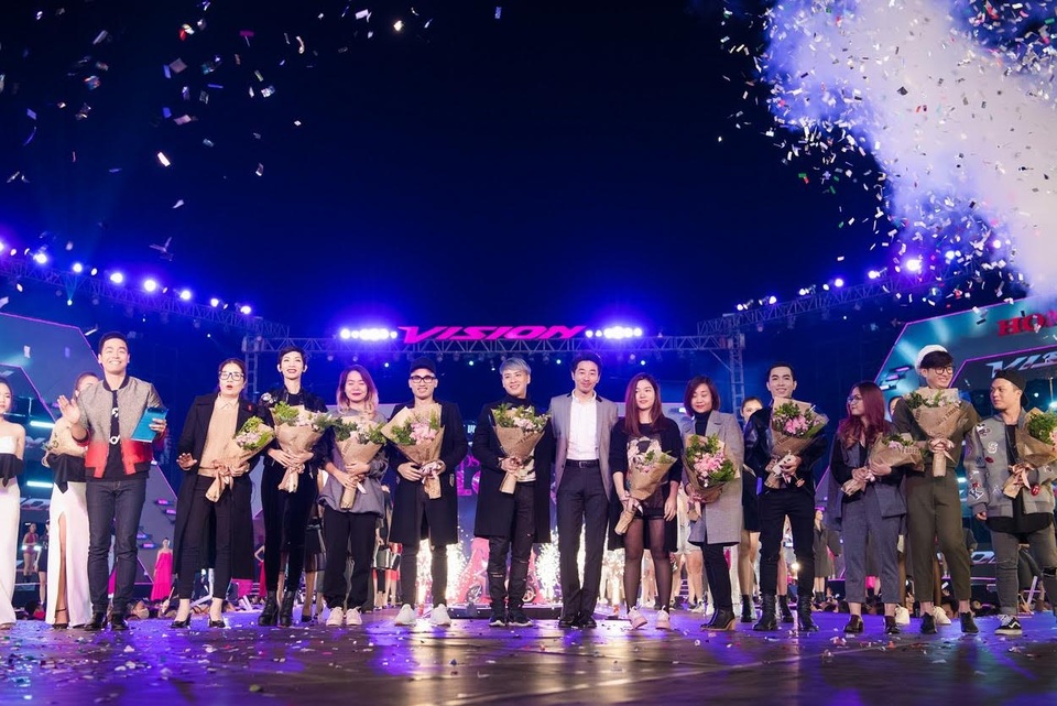7 khoảnh khắc bùng nổ của Lễ hội thời trang và âm nhạc ngoài trời Vision - Steps of Glory tại Hà Nội - 1 7 khoảnh khắc bùng nổ của Lễ hội thời trang và âm nhạc ngoài trời Vision - Steps of Glory tại Hà Nội - 1
