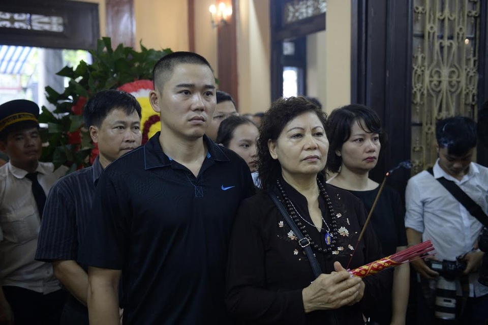 Nghẹn ngào phút giây tiễn biệt NSƯT Hán Văn Tình - 3 Nghẹn ngào phút giây tiễn biệt NSƯT Hán Văn Tình - 3