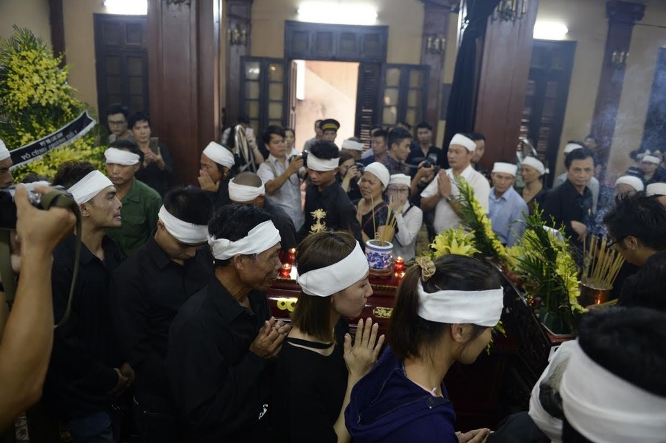 Nghẹn ngào phút giây tiễn biệt NSƯT Hán Văn Tình - 11 Nghẹn ngào phút giây tiễn biệt NSƯT Hán Văn Tình - 11
