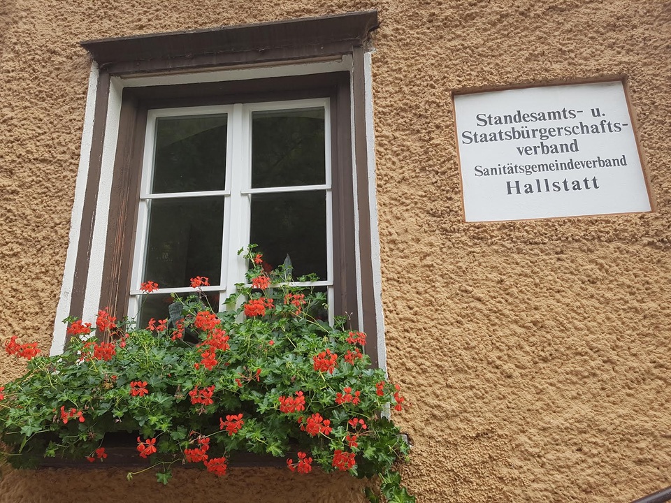 Vì sao ngôi làng Hallstatt lại nổi tiếng nhất ở nước Áo? - 3
Được ví như là “viên ngọc” của nước Áo, ngôi làng Hallstatt nổi tiếng với mỏ muối Salzwelten Hallstatt cổ xưa nhất thế giới này, đã được UNESCO đưa vào danh sách Di sản thế giới từ năm 1997.