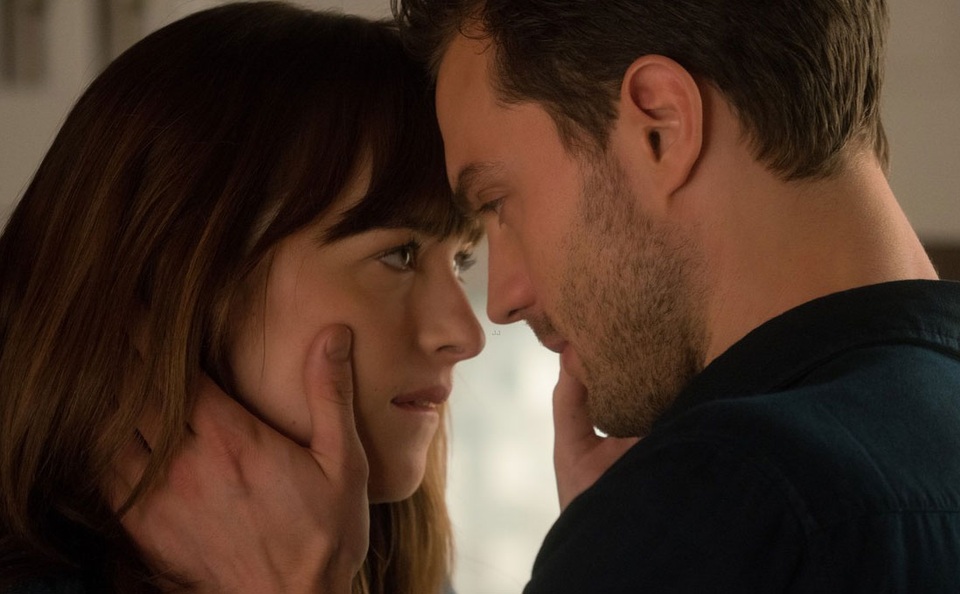 “50 sắc thái” phần hai hé lộ trailer nóng bỏng - 1
Jamie Dornan và Dakota Johnson tiếp tục tham gia phần hai của 50 sắc thái.