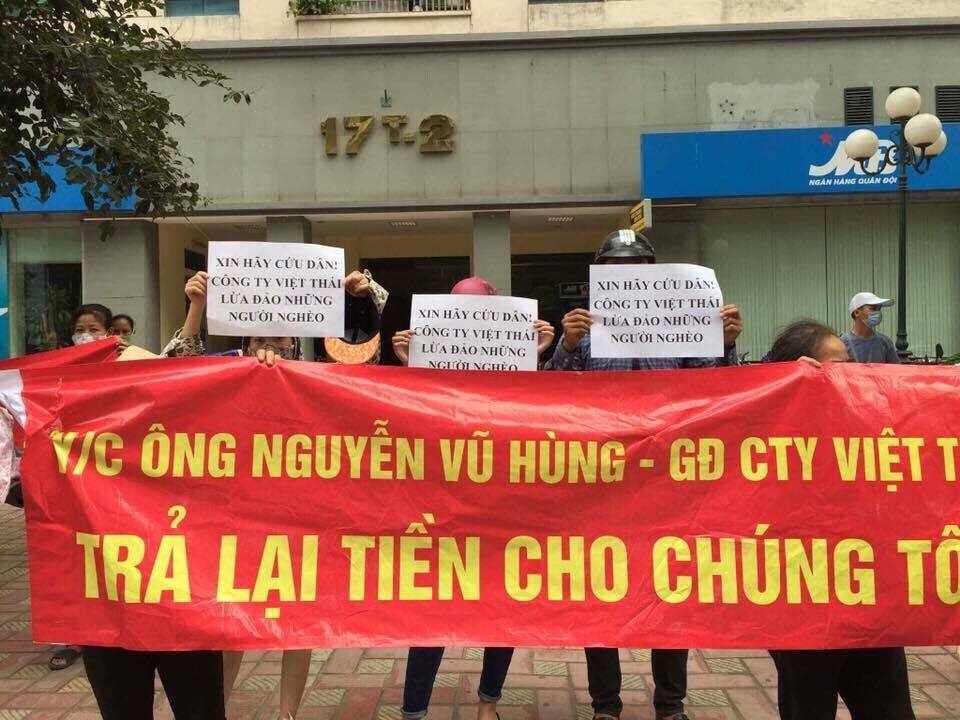 
Dồn hết tài sản những mong có một chốn an cư nhưng nào ngờ nhà không có, tiền cọc cũng không đòi được.
