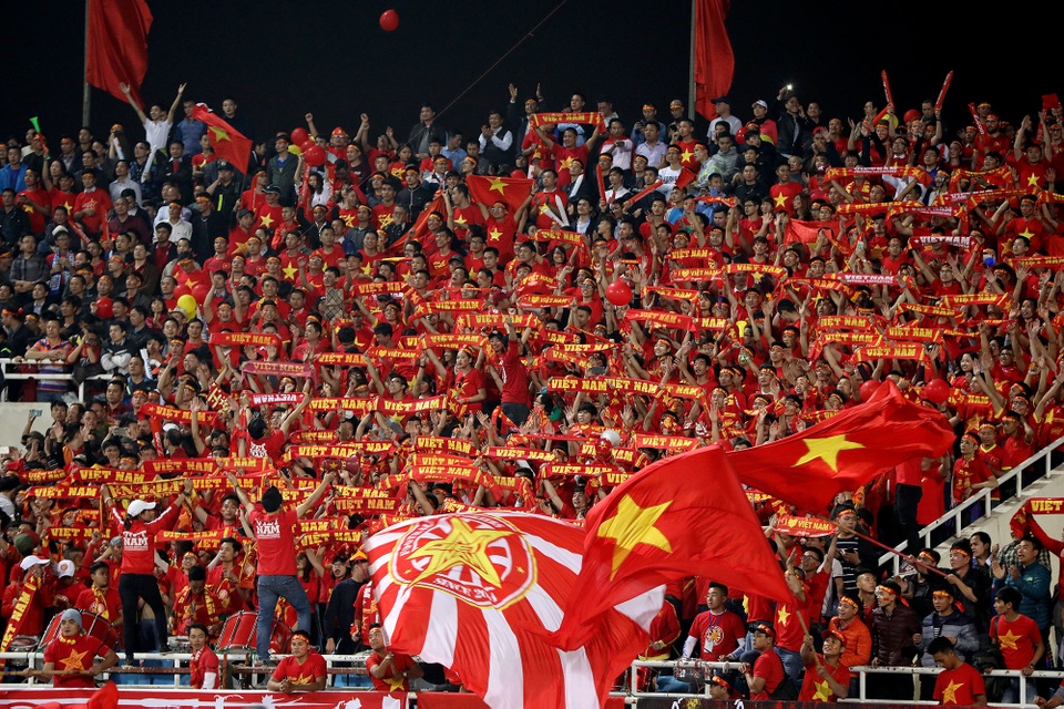 
Người hâm mộ Việt Nam phải rất khó khăn để có vé vào sân - Ảnh: Gia Hưng
