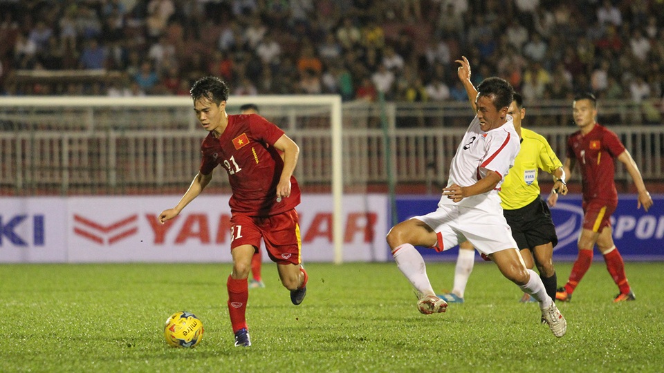 Việt Nam 5-2 CHDCND Triều Tiên: Chiến thắng thuyết phục - 3
Văn Toàn góp công lớn vào bàn thắng của Công Vinh