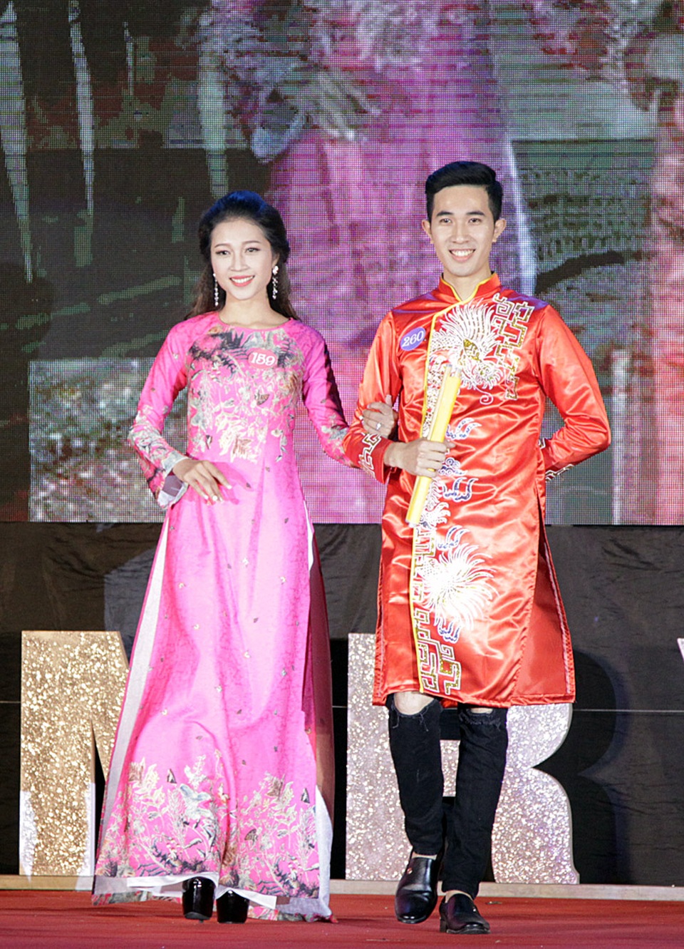 Cặp đôi ĐH Ngoại ngữ đăng quang Đại sứ ĐHQG Hà Nội - 9
Cô gái đẹp nhất Đại học Khoa học Xã hội và Nhân văn Trần Thị Ngọc Anh giành giải Á khôi 1