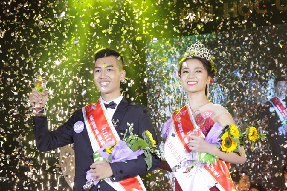 Cặp đôi ĐH Ngoại ngữ đăng quang Đại sứ ĐHQG Hà Nội - 4
Khoảnh khắc đăng quang đáng nhớ của cặp đôi đến từ ĐH Ngoại ngữ