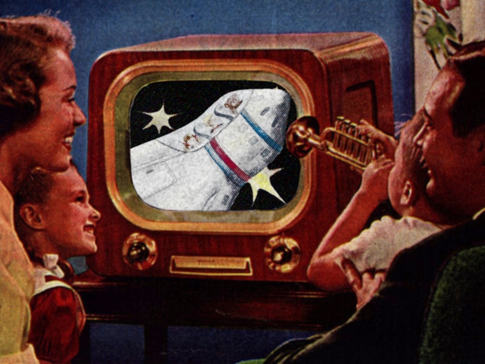 
Trong vài năm tiếp theo, TV màu đã vượt mặt TV trắng đen trên toàn thế giới về số lượng bán ra cũng như mức độ ưa chuộng.
