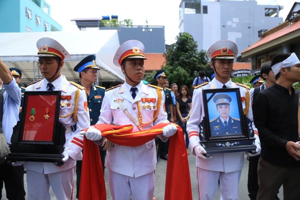 Tiễn biệt 3 phi công hy sinh khi bay huấn luyện trên đỉnh Bao Quan - 6 Tiễn biệt 3 phi công hy sinh khi bay huấn luyện trên đỉnh Bao Quan - 6
