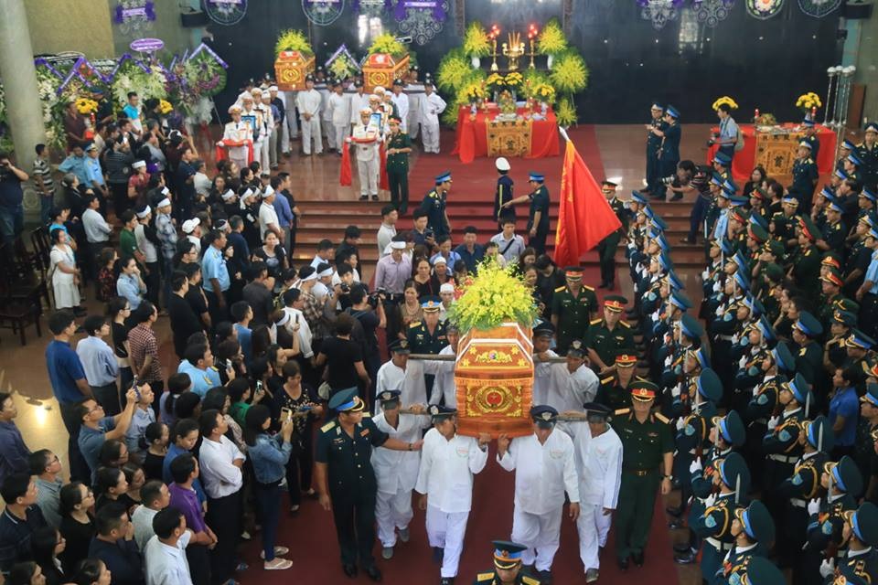 Tiễn biệt 3 phi công hy sinh khi bay huấn luyện trên đỉnh Bao Quan - 8 Tiễn biệt 3 phi công hy sinh khi bay huấn luyện trên đỉnh Bao Quan - 8