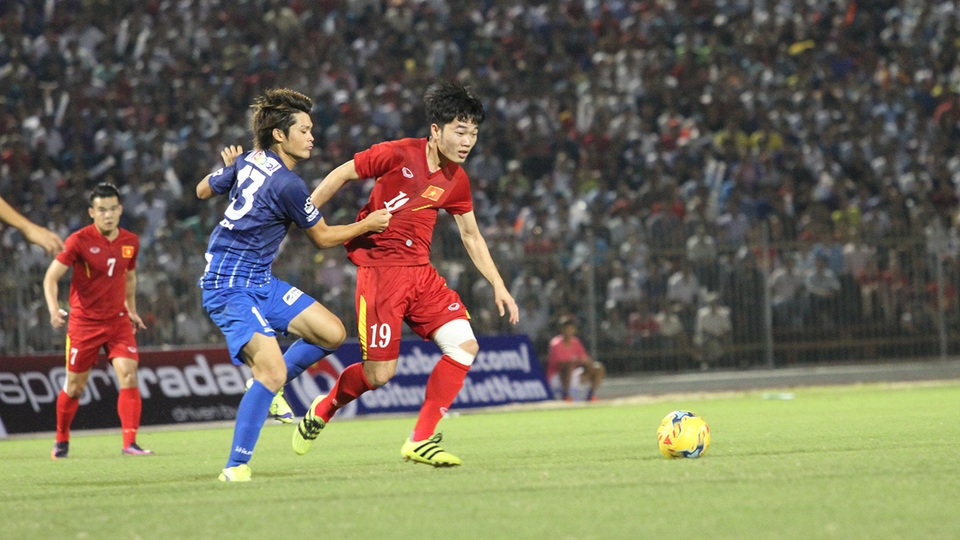 Công Phượng nhạt nhòa, đội tuyển Việt Nam bị Avispa Fukuoka cầm hòa - 6
Tất cả các đường bóng tấn công đều qua chân Xuân Trường