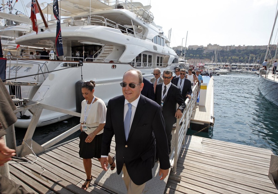 
Khách tới đây sẽ được dự các bữa tiệc VIP. Những vị khách nổi tiếng trong giới quý tộc xuất hiện trong các bữa tiệc sang chảnh. Trong hình có Hoàng tử Monaco Albert II cũng tham dự một buổi tiệc lớn.
