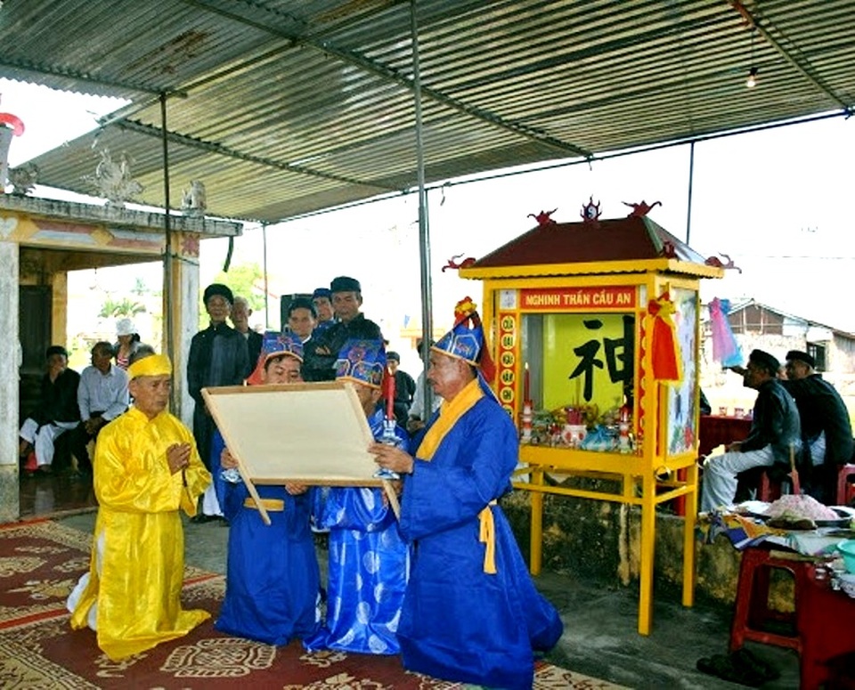 Rộn ràng diễn xướng bả trạo trong lễ hội cầu ngư biển Cửa Đại - 1 Lễ tế thần, cầu Ngư ở lăng Tiêu Diện (phường Cửa Đại, Hội An)