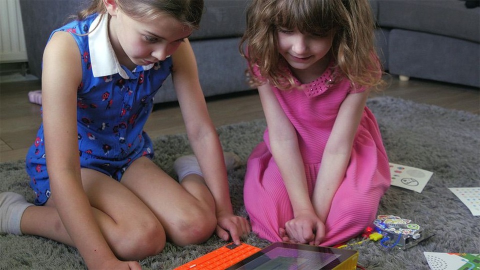 Chuyện lạ cô bé 7 tuổi gửi đơn xin việc đến Google được nhận làm kiểm duyệt sản phẩm - 1 Chuyện lạ cô bé 7 tuổi gửi đơn xin việc đến Google được nhận làm kiểm duyệt sản phẩm - 1