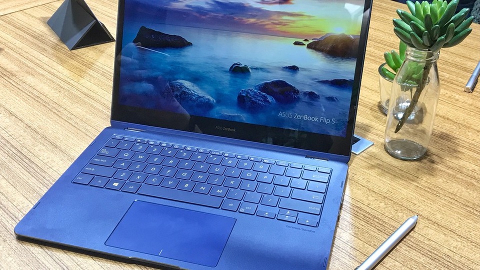Asus trình làng laptop lai mỏng nhất thế giới tại Computex 2017 - 1 Mặt trước Asus Zenbook Flip S