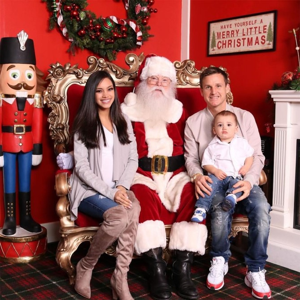 “Sao” hào hứng đưa con đi gặp ông già Noel - 10
Bức ảnh ngày lễ hoàn hảo của Rob Dyrdek cùng vợ Bryiana và con trai cưng