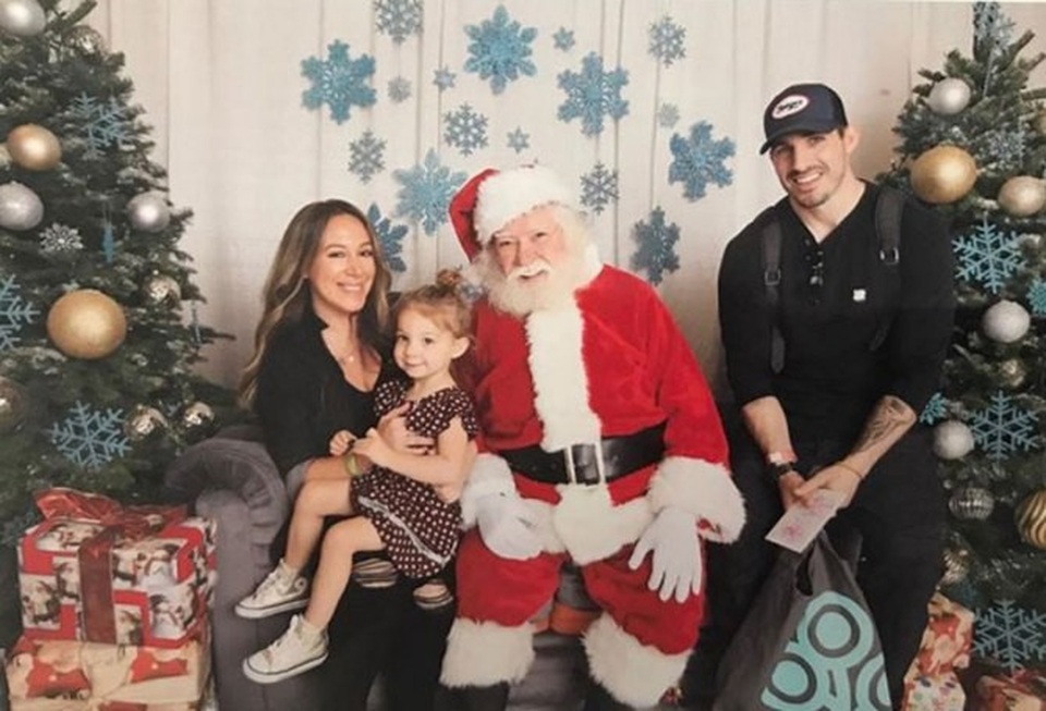 “Sao” hào hứng đưa con đi gặp ông già Noel - 12
Haylie Duff bên con gái cưng và bạn trai lâu năm