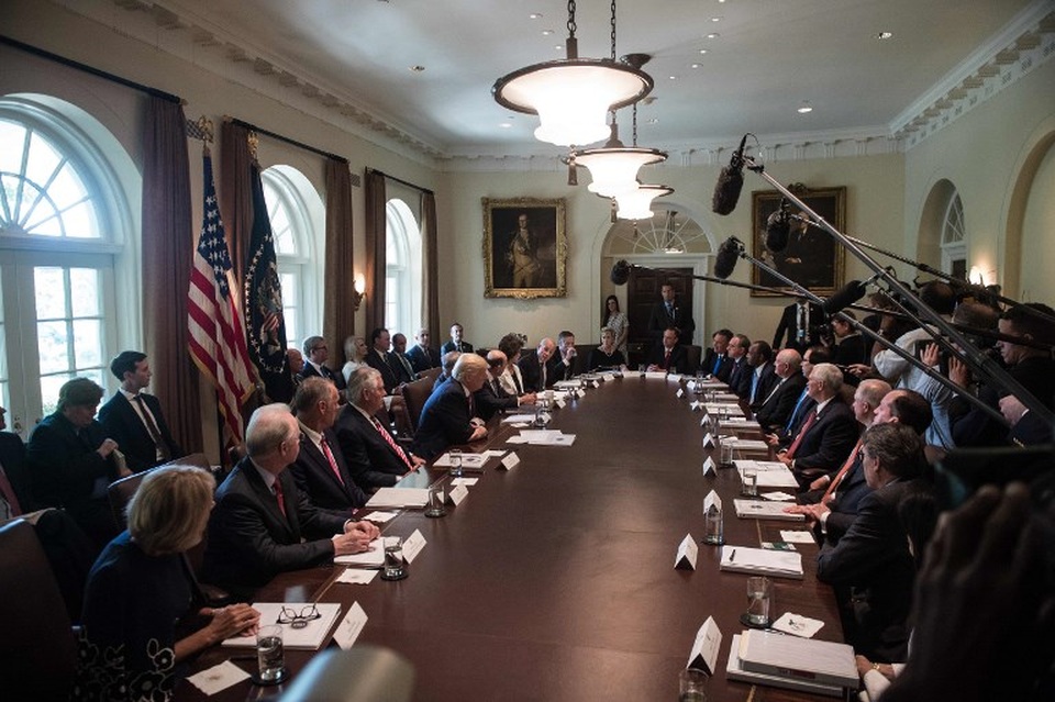 Phiên họp nội các kỳ lạ của Tổng thống Trump - 2
Toàn cảnh cuộc họp nội các của Tổng thống Trump ngày 12/6 (Ảnh: AFP)