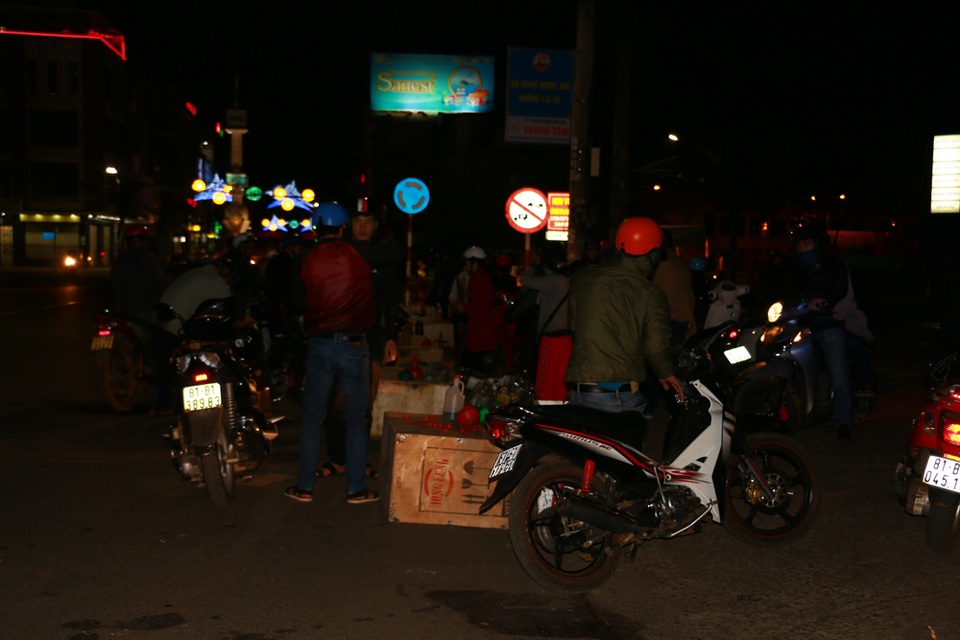 Không mua sẽ không có xăng để đi