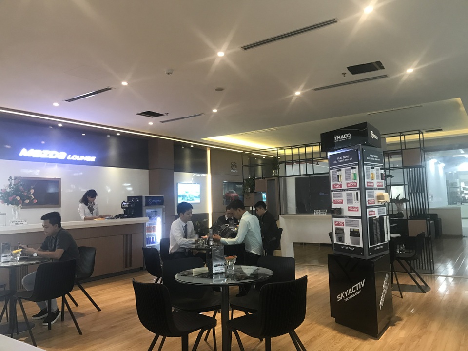 Xưởng dịch vụ Mazda Phạm Văn Đồng: Chuyên nghiệp và đẳng cấp - 5
Phòng chờ sang trọng, phong cách THACO