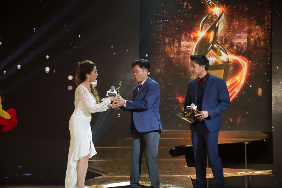 Đêm gala tôn vinh Ngôi Sao Doanh Nhân Việt 2017 diễn ra thành công tốt đẹp - 2 Đêm gala tôn vinh Ngôi Sao Doanh Nhân Việt 2017 diễn ra thành công tốt đẹp - 2
