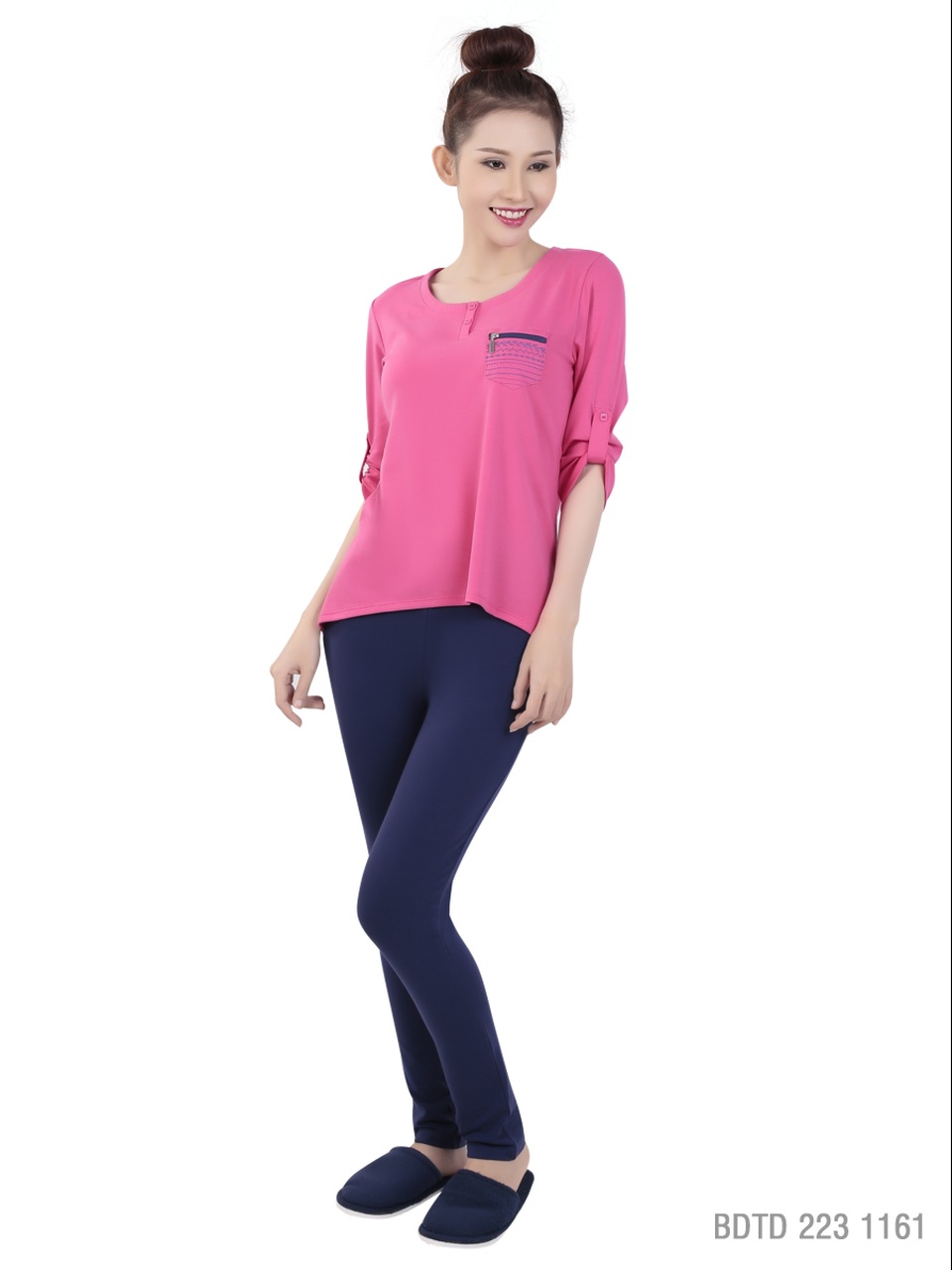 Trẻ trung thời trang và an toàn hơn với Thời trang Mặc Nhà Paltal - 3 Casual wear Phá cách với ống tay cách điệu độc đáo, là sự lựa chọn trẻ trung.