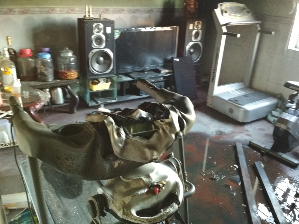 Hơn 200 cảnh sát trắng đêm vật lộn với đám cháy kinh hoàng - 5