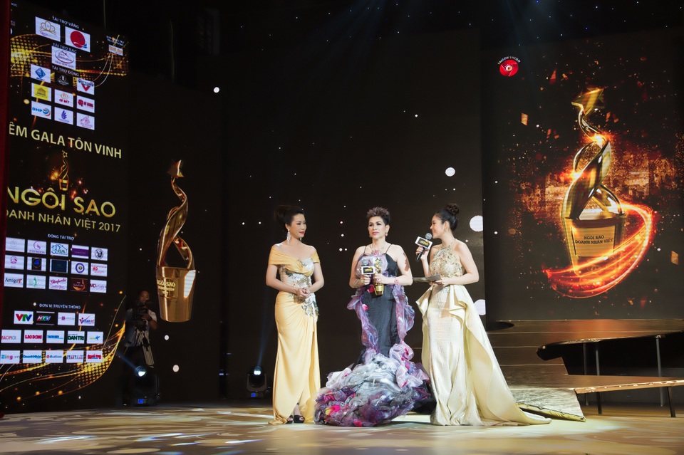 Đêm gala tôn vinh Ngôi Sao Doanh Nhân Việt 2017 diễn ra thành công tốt đẹp - 3 Đêm gala tôn vinh Ngôi Sao Doanh Nhân Việt 2017 diễn ra thành công tốt đẹp - 3