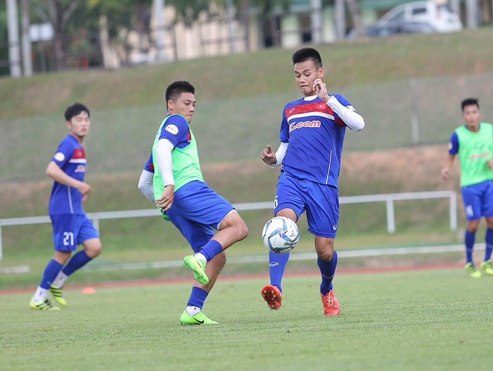 U22 Việt Nam phải nghỉ tập sớm vì… ông trời - 3
Thời tiết tại Malaysia không thuận lợi với các cầu thủ