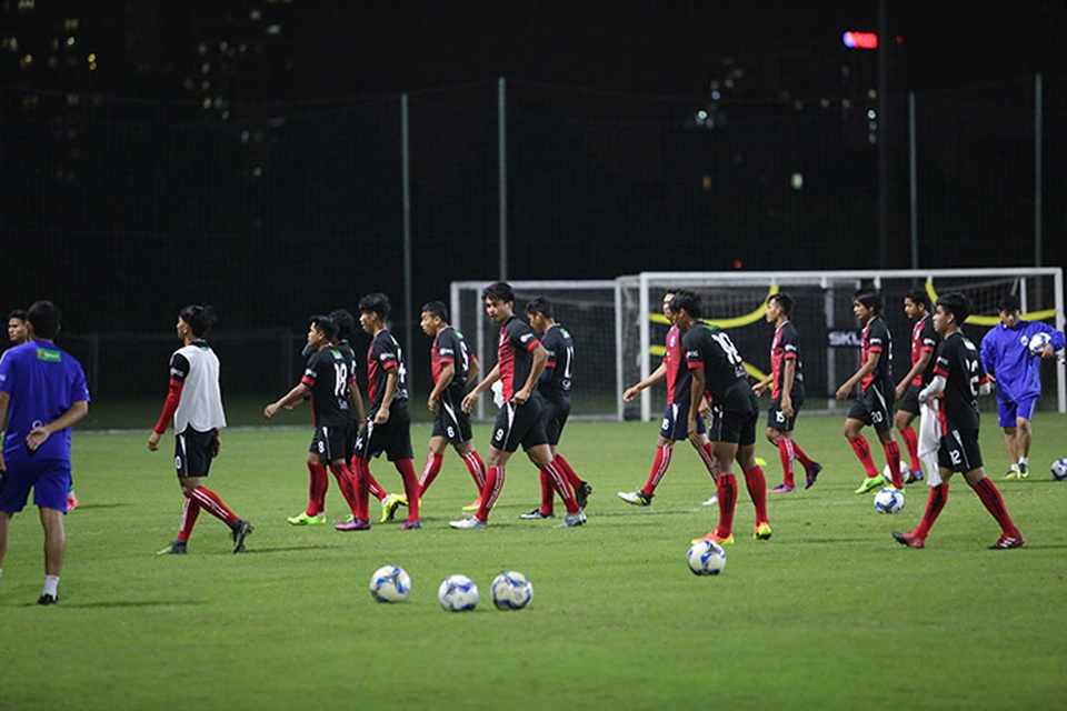 Cầu thủ Campuchia tập kín chờ đấu đội tuyển Việt Nam - 2
Campuchia quyết tâm trước cuộc đấu với đội tuyển Việt Nam