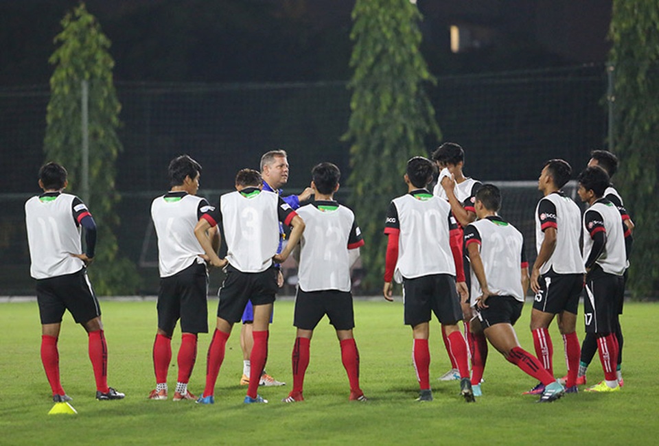 Cầu thủ Campuchia tập kín chờ đấu đội tuyển Việt Nam - 1
Cầu thủ Campuchia quyết định tập kín