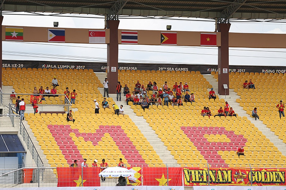CĐV Việt Nam nhuộm đỏ khán đài tiếp lửa U22 Việt Nam - 9 CĐV Việt Nam nhuộm đỏ khán đài tiếp lửa U22 Việt Nam - 9