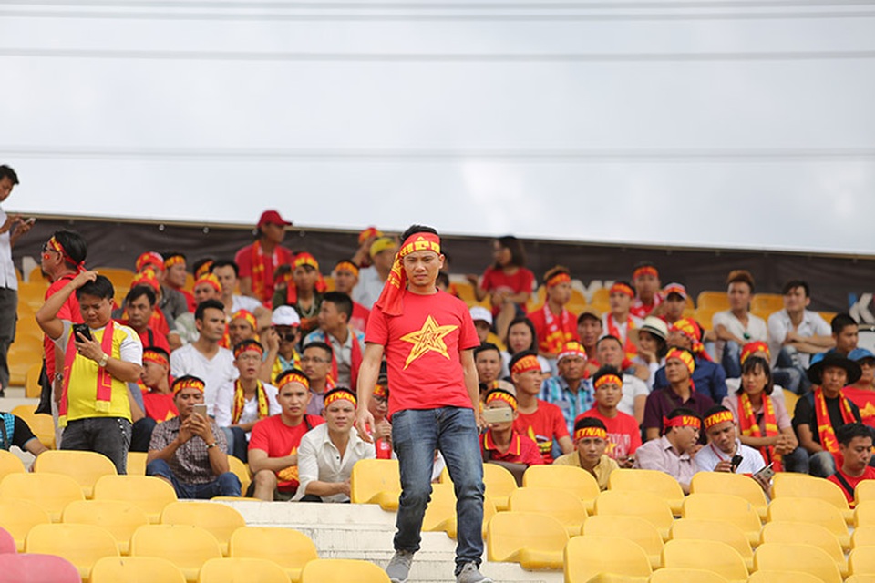 CĐV Việt Nam nhuộm đỏ khán đài tiếp lửa U22 Việt Nam - 2 CĐV Việt Nam nhuộm đỏ khán đài tiếp lửa U22 Việt Nam - 2