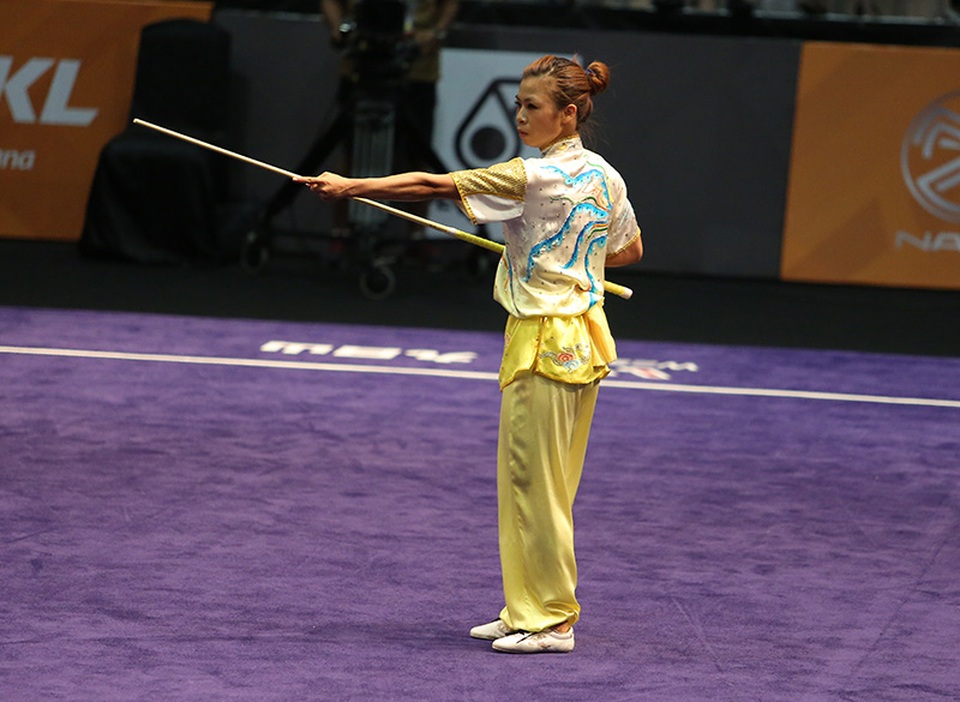 Nhật ký SEA Games ngày 20/8: Wushu, TDDC và bắn cung mang về 4 HCV - 13 
Hoàng Thị Phương Giang dành tặng HCV cho bố đã mất