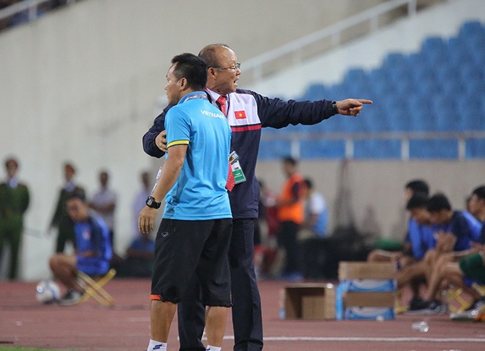 Cung bậc cảm xúc của HLV Park Hang Seo trong ngày giành vé dự Asian Cup - 6
Bên cạnh đó, HLV Park Hang Seo thường xuyên nhắc nhờ học trò khi xử lý hỏng