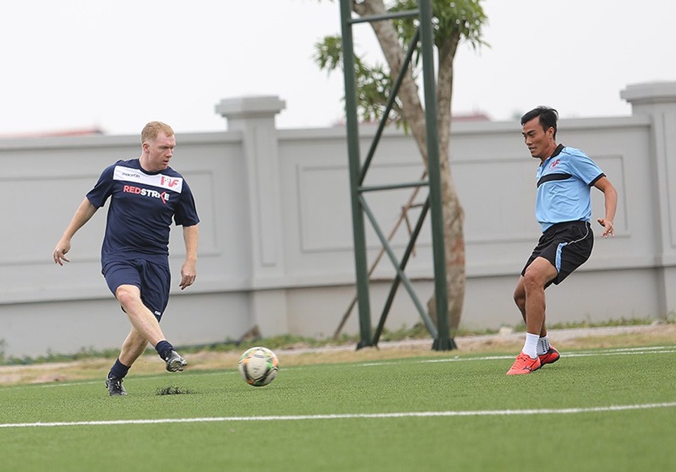 Giggs và Scholes đánh bại đội của HLV Hoàng Anh Tuấn, Việt Thắng - 11 Giggs và Scholes đánh bại đội của HLV Hoàng Anh Tuấn, Việt Thắng - 11