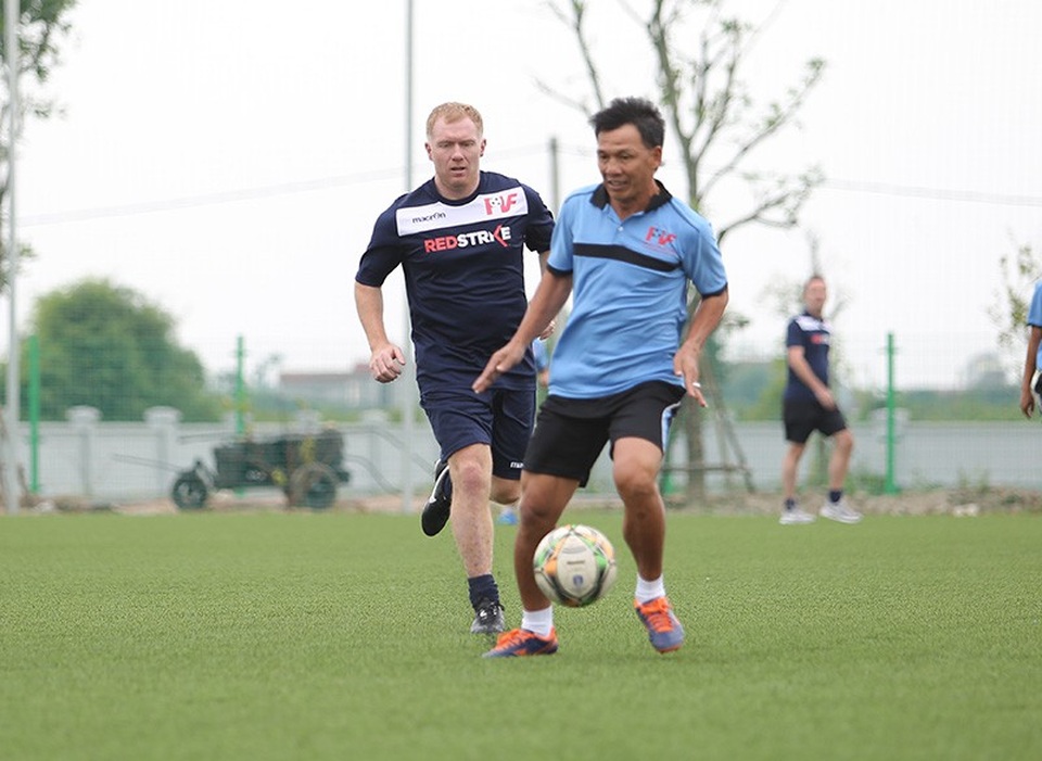 Giggs và Scholes đánh bại đội của HLV Hoàng Anh Tuấn, Việt Thắng - 10 Giggs và Scholes đánh bại đội của HLV Hoàng Anh Tuấn, Việt Thắng - 10
