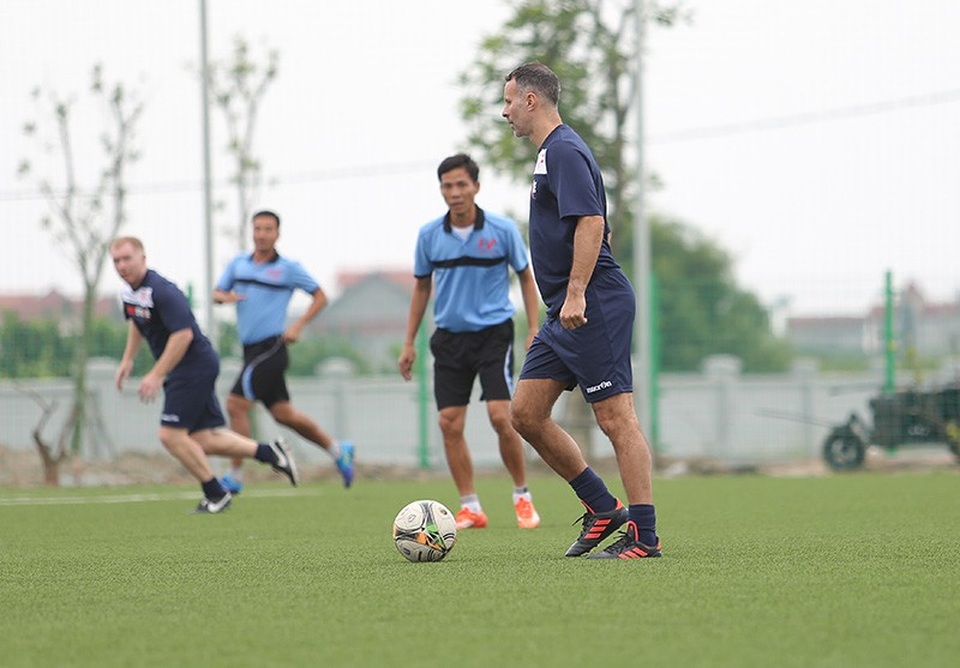 Giggs và Scholes đánh bại đội của HLV Hoàng Anh Tuấn, Việt Thắng - 9 Giggs và Scholes đánh bại đội của HLV Hoàng Anh Tuấn, Việt Thắng - 9